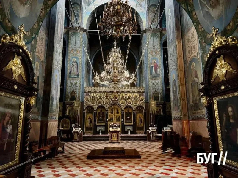 Порожні зали, сміття і зірване майно: що залишила УПЦ МП в Успенському соборі у Володимирі. Фото