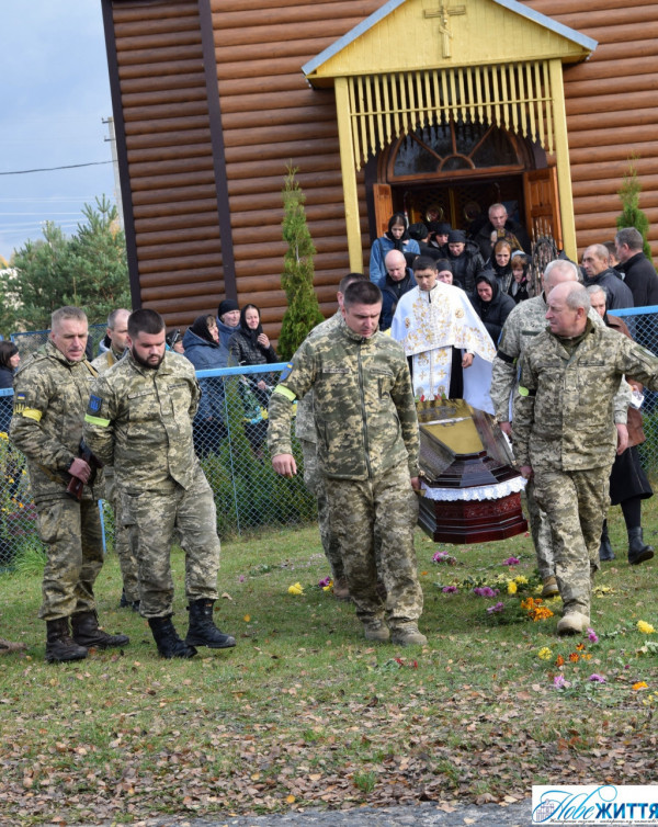 На Любешівщині під час похорону загиблого Героя Дмитра Зімича на небі з’явилася веселка