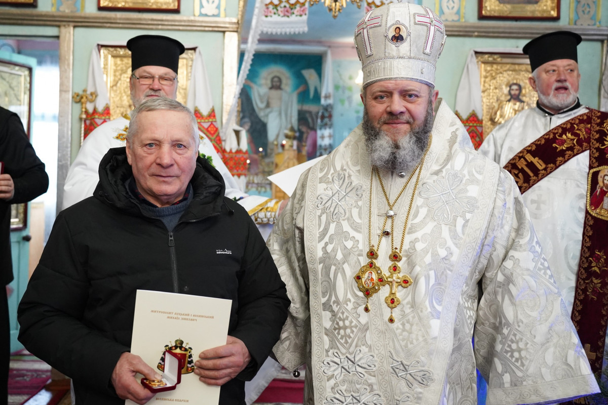 Владика Михаїл очолив празник Михайлівської парафії у Луцьку і нагородив духовенство та парафіян