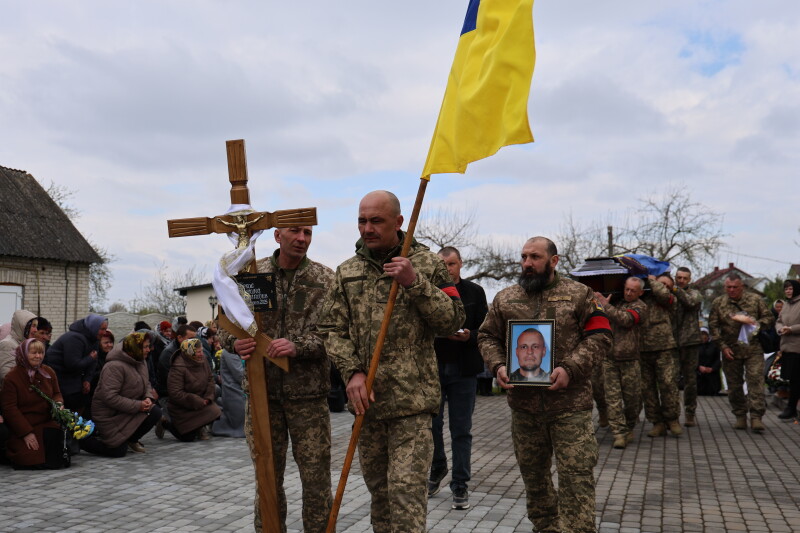 Загинув 15 місяців тому: у Луцькій громаді попрощалися з Героєм Анатолієм Бекасом. Фото