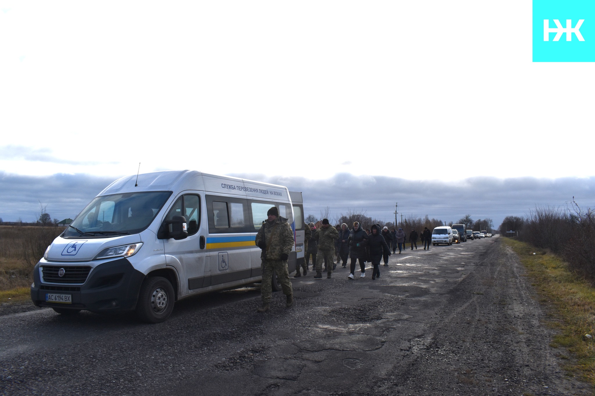 Згорьована матір зустріла свого синочка «на щиті»: на Волині поховали Героя Миколу Цапука