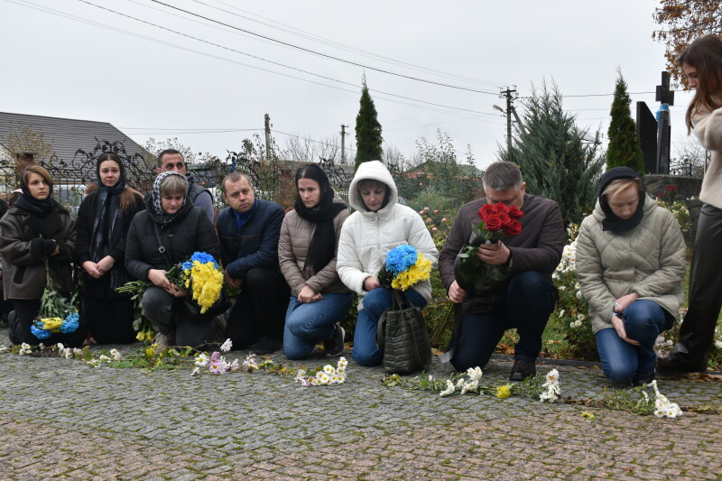 Загинув понад рік тому: у Луцькому районі провели в останню путь військовослужбовця Сергія Хомича