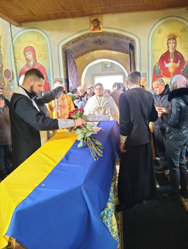 Довгий час вважався безвісти зниклим: на Волині в останню путь провели Героя Віталія Бомазюка