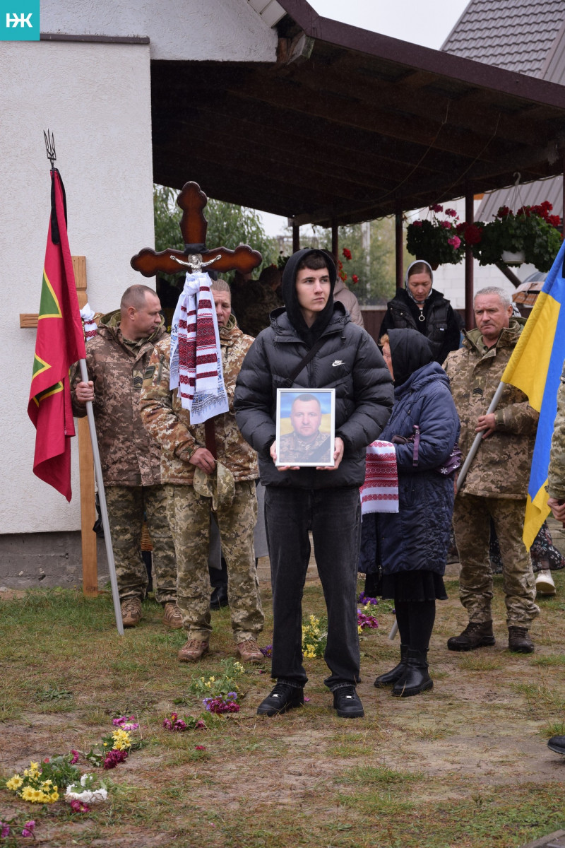 Повернувся «на щиті» після довгих місяців очікування: на Волині в останню дорогу провели Героя Володимира Губарика