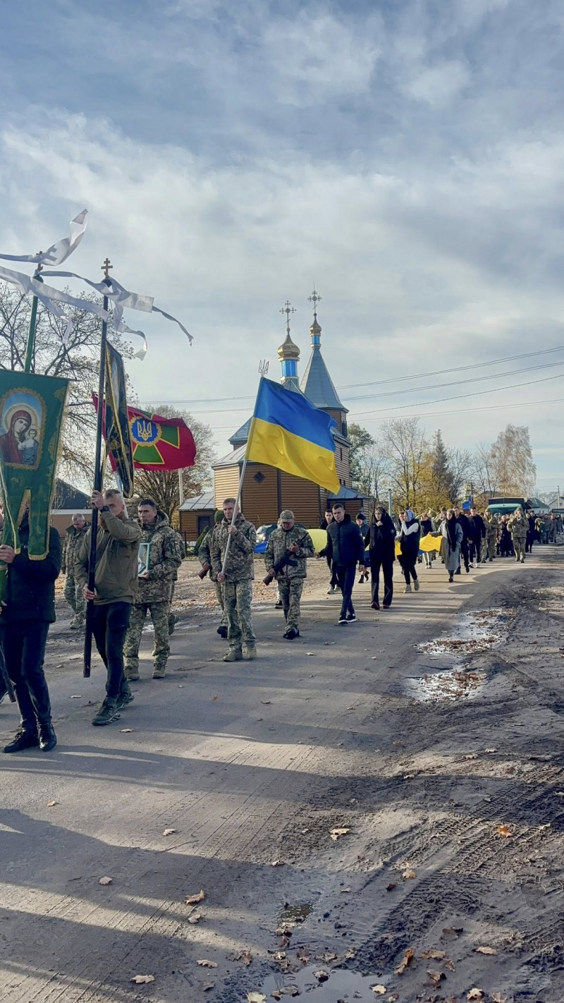 До останнього подиху боронив Україну: на Волині попрощалися із загиблим Героєм Іваном Кіпенем