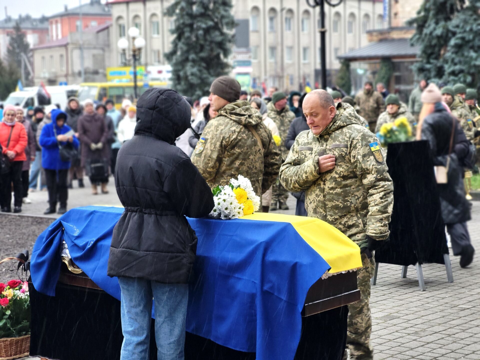 «Людина, яку пам'ятатимуть не лише на Волині, а й за межами України»: волиняни попрощалися з Героєм Ігорем Кобишем