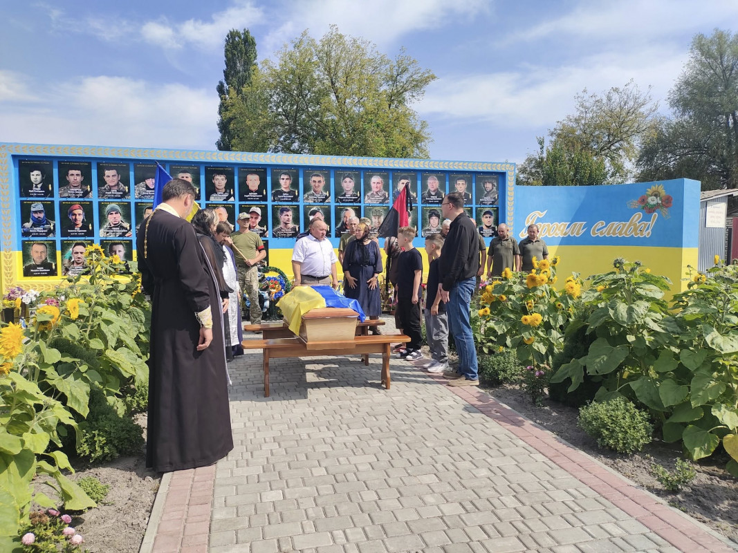 Навіки 40: на Волині похоронили загиблого офіцера Романа Дудика