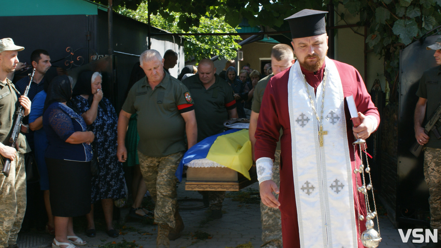 Мав незабаром одружитися: у Рожищі попрощалися із загиблим захисником Юрієм Франком