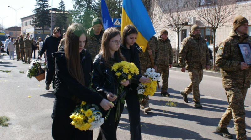 У громаді на Волині попрощалися із 23-річним розвідником «Азова» Назаром Поліщуком