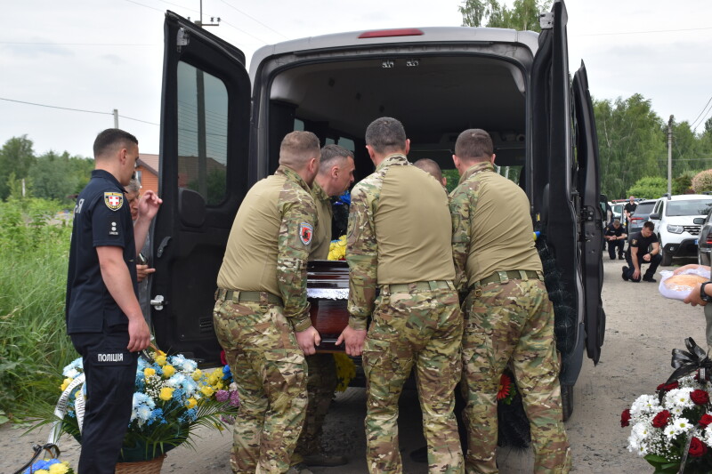 Біля Луцька попрощалися з правоохоронцем Віктором Масюком