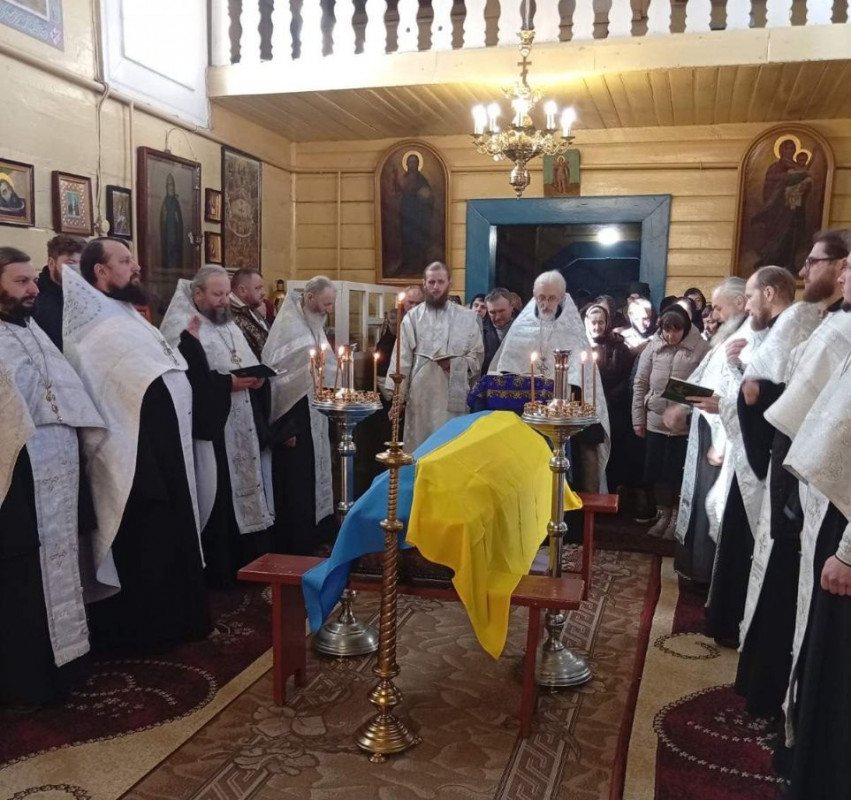 Життя обірвалося на Дніпропетровщині: на Волині поховали захисника Віктора Маковецького