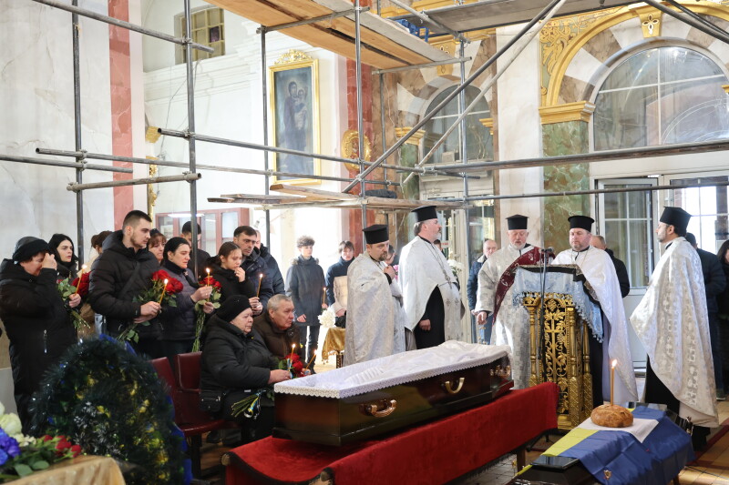 Загинув у бою через день після дня народження: у Луцьку попрощалися із Героєм Сергієм Козловим