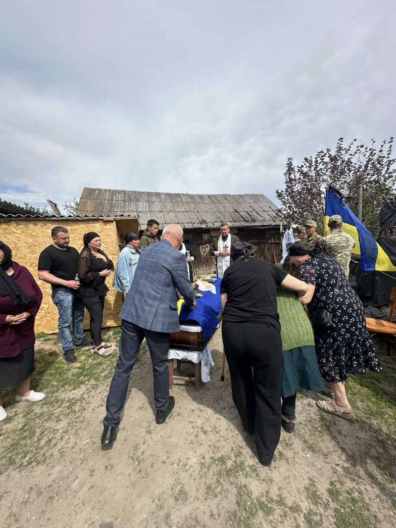 Назавжди в строю: на Волині попрощалися із захисником України Андрієм Вересом