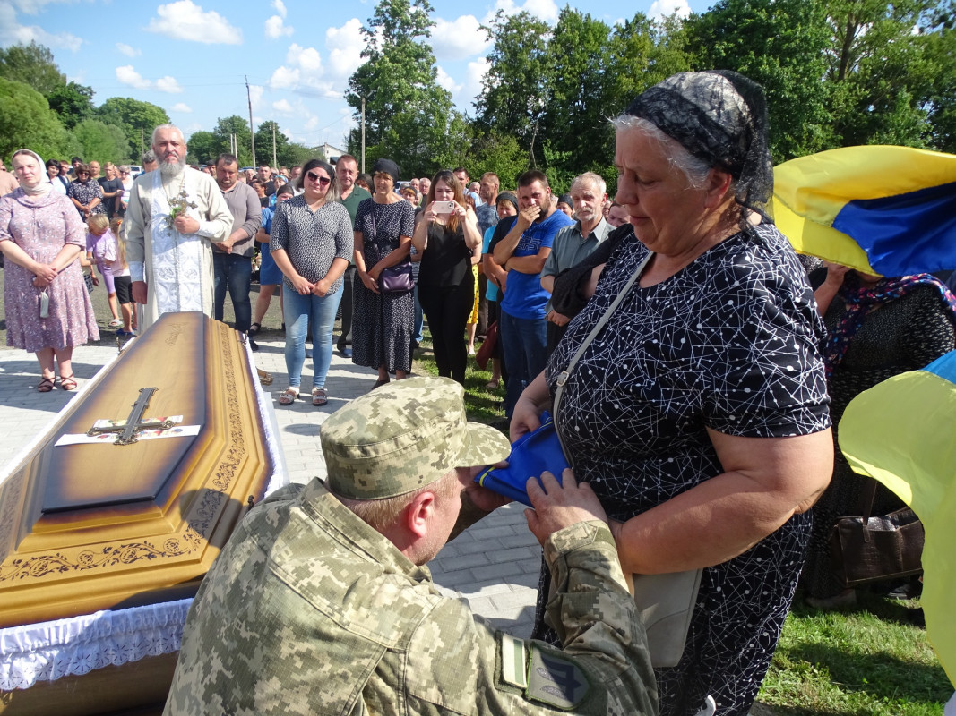 Надію на диво обірвала жахлива звістка: на Волині поховали Героя Володимира Мороза, який рік вважався зниклим безвісти