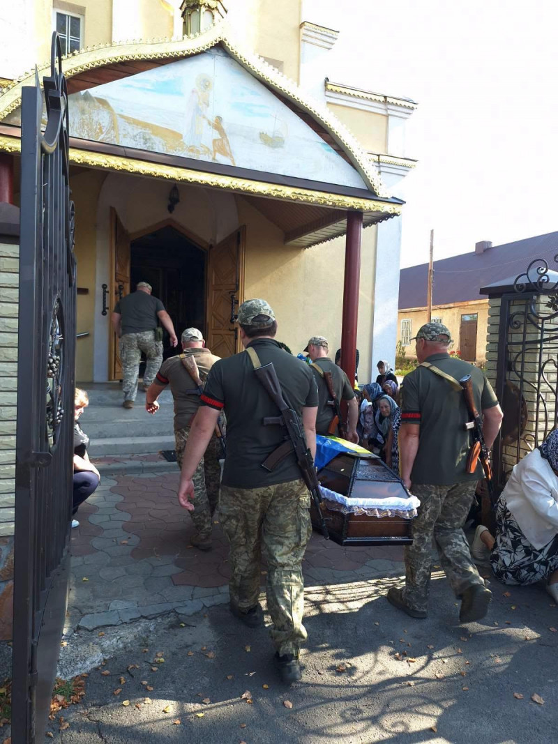 «Повернувся з-за кордону, щоб захищати Україну»: на Волині попрощалися з 27-річним Героєм Богданом Денисюком