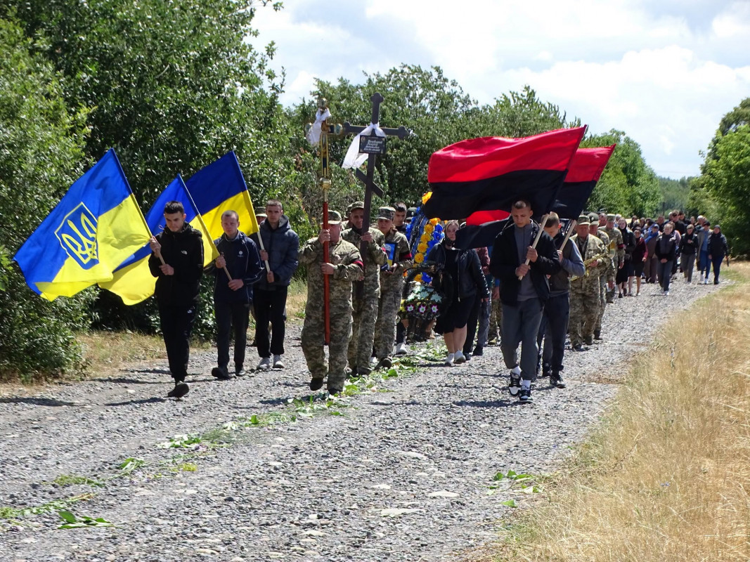 Через майже два роки після загибелі на Волині поховали Героя Валерія Кікавського