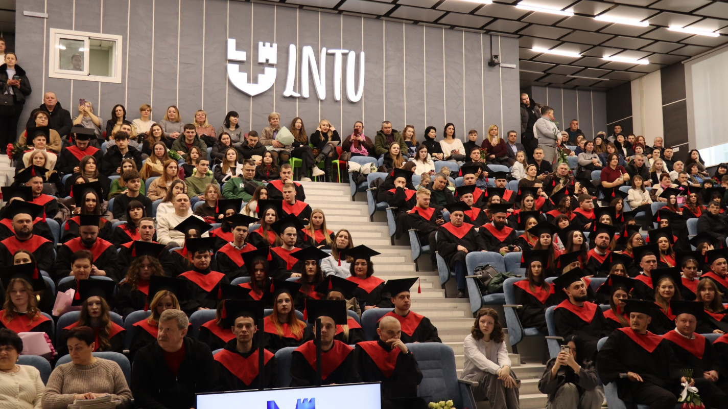 Близько 800 магістрів отримали дипломи в Луцькому національному технічному університеті