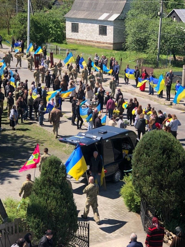 До останнього подиху захищав кордон Батьківщини: на Волині попрощалися з Героєм Сергієм Деркачем