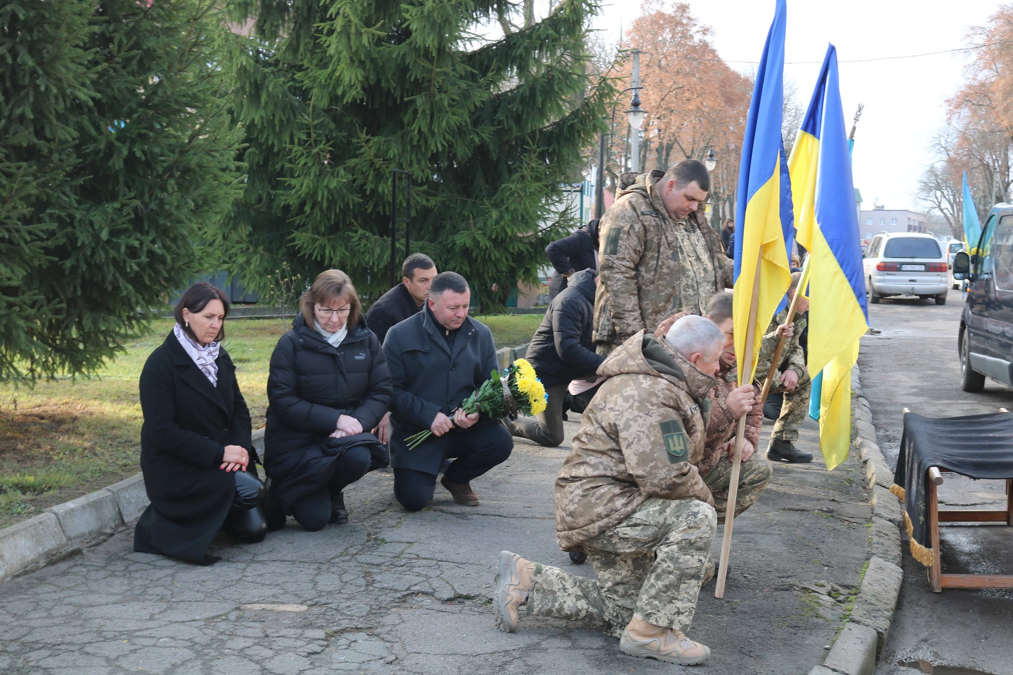 Понад рік вважався безвісти зниклим: у Луцькому районі поховали Героя Василя Цвілюка