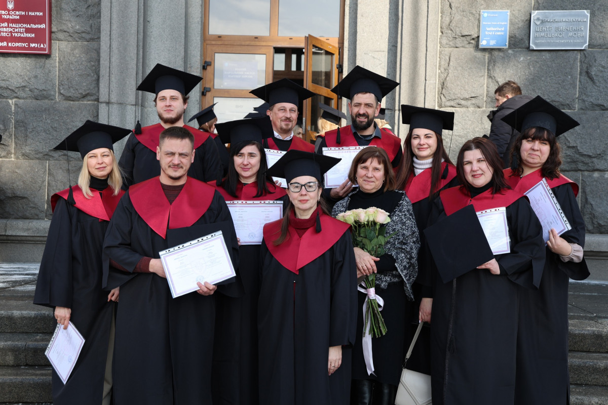 У волинському виші випускники-магістри інституту неперервної освіти отримали дипломи