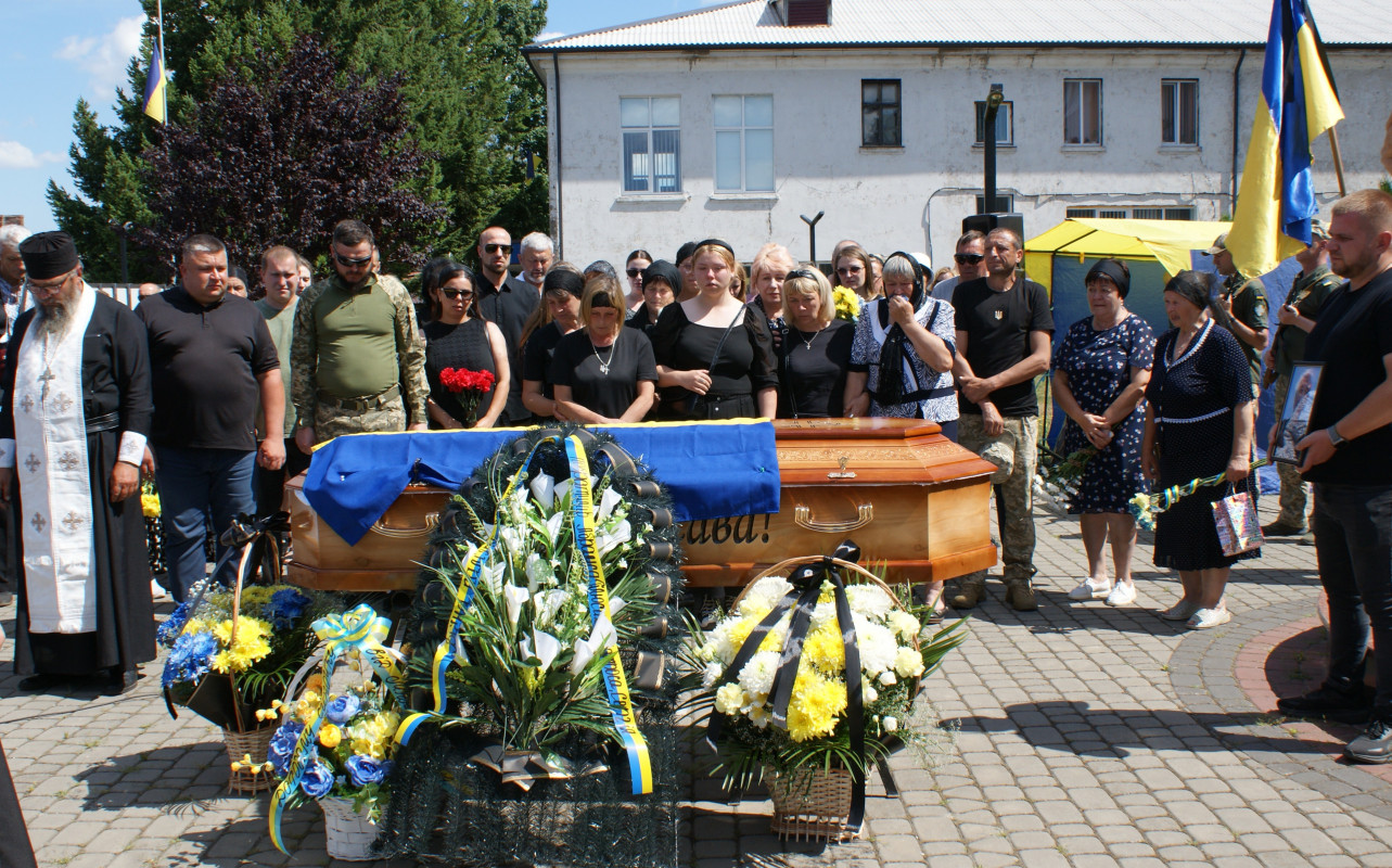 «За його голову окупанти обіцяли винагороду»: на Волині попрощалися з легендарним розвідником Віктором Зенцом