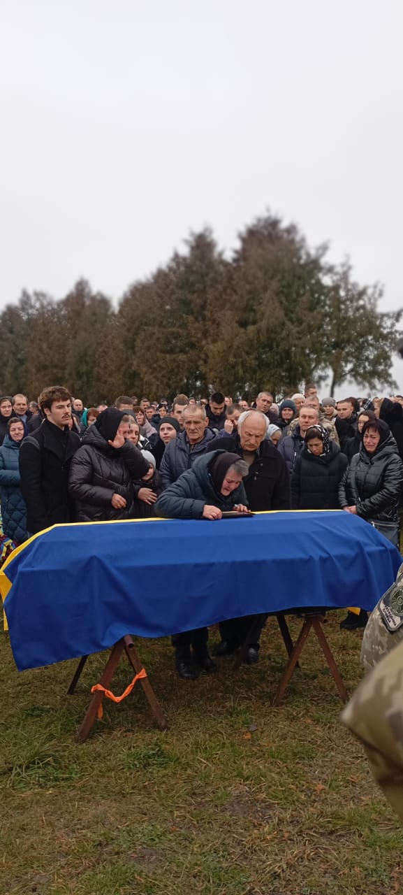 Без батька залишилося троє дітей: волиняни провели в останню дорогу Героя Тараса Парфенюка