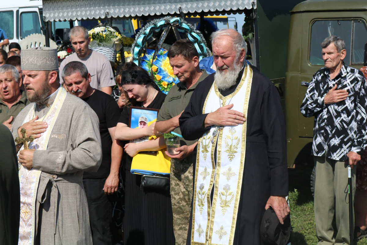 Понад два роки вважався зниклим безвісти: на Волині поховали Героя Дмитра Обозовського