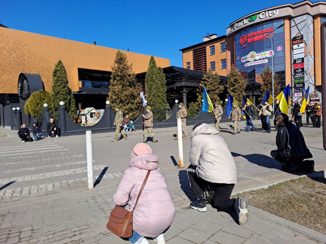 Мав приїхати у відпустку, а повернувся навіки «на щиті»: на Волині попрощалися з Героєм Олександром Маслом