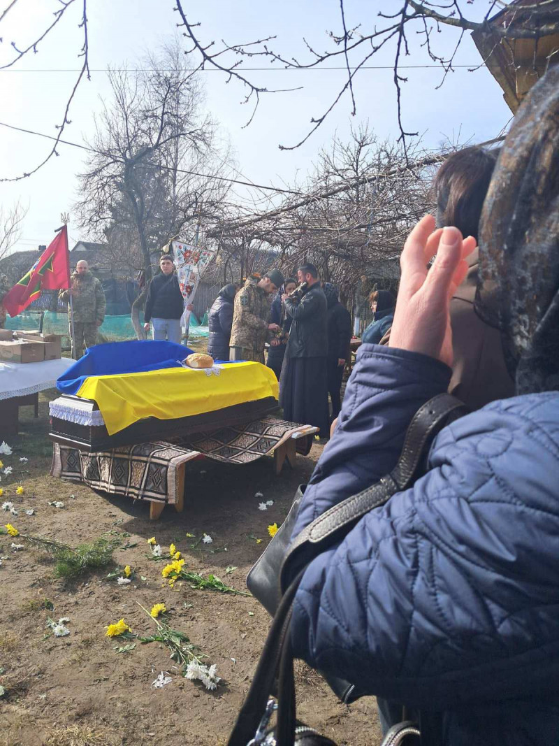 Загибель підтвердила ДНК-експертиза: на Волині в останню земну путь провели 28-річного Героя Олександра Дробота