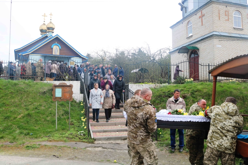 Помер у лавах ЗСУ: на Волині в останню дорогу провели Героя Олександра Горотя