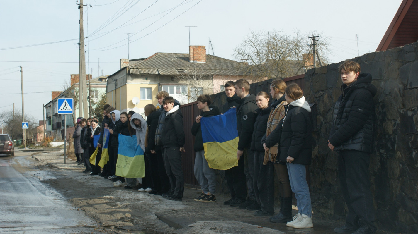 Навколішки і зі сльозами: волиняни попрощалися з Героєм Володимиром Гродським