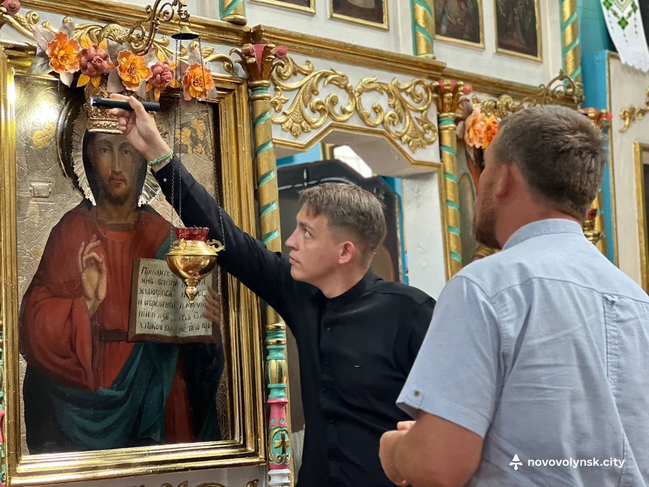 У старовинній церкві на Волині під час ремонту відшукали старовинні книги