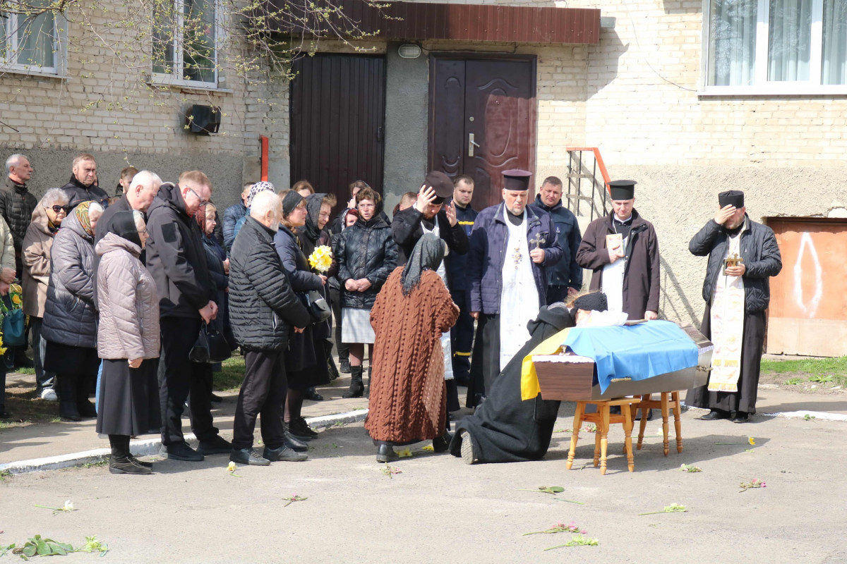 Життя присвятив порятунку інших: на Волині провели в останню дорогу воїна Олександра Батуру