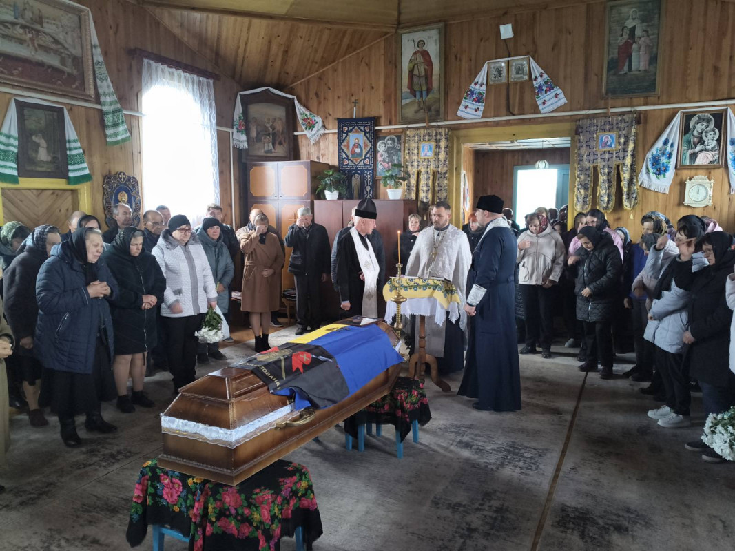 Рівно через рік після загибелі на Волині провели в останню дорогу Героя Юрія Камця