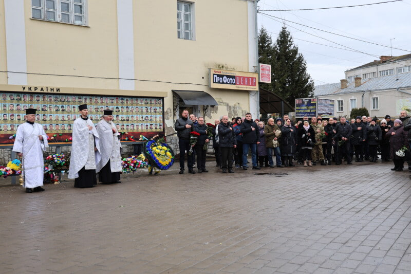 Два прощання в один день: у Луцьку в останню дорогу провели військовослужбовців Олександра Семенюка та Івана Кумброва