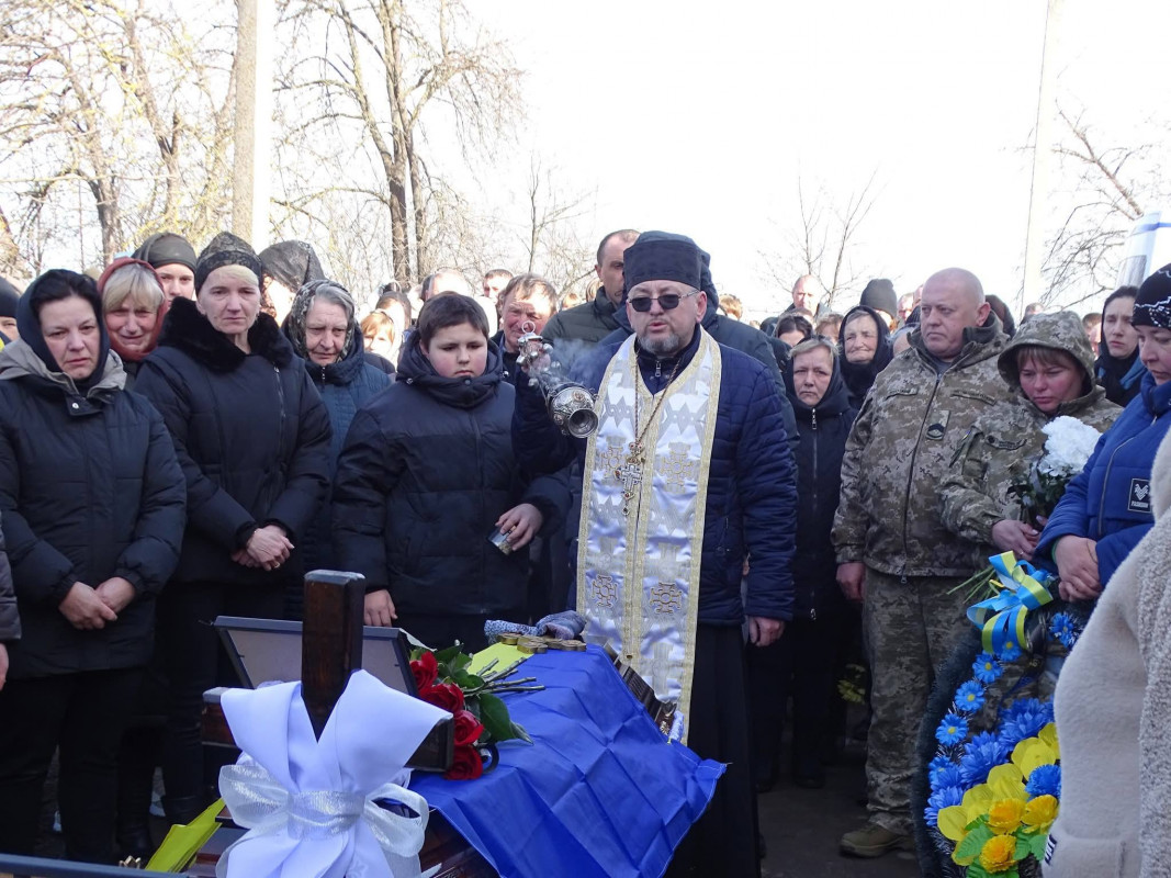 Після довгих місяців невідомості: на Волині провели в останню путь захисника Віталія Дудика