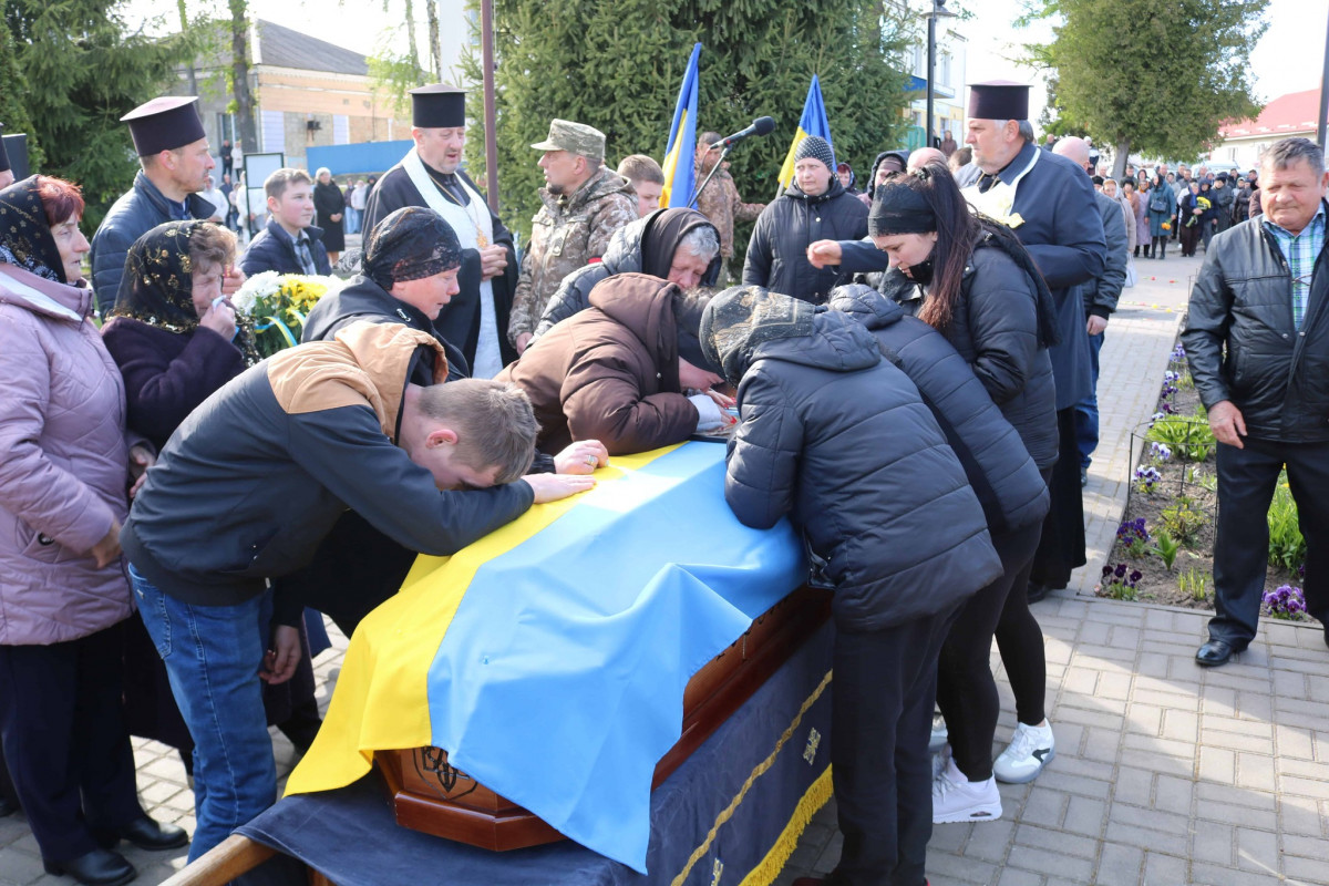 На Волині провели в останню дорогу захисника Івана Гутверта
