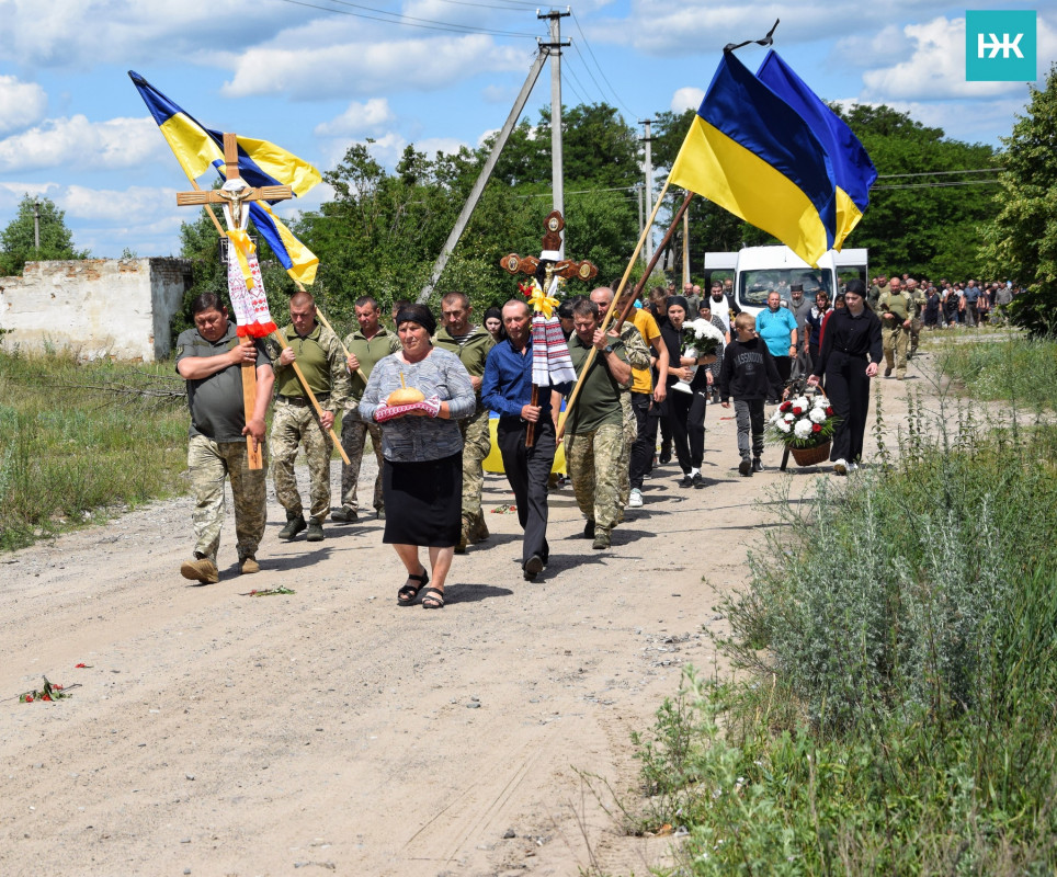 Серце зупинилося на фронті: на Волині в останню дорогу провели воїна Миколу Віліча. Фото