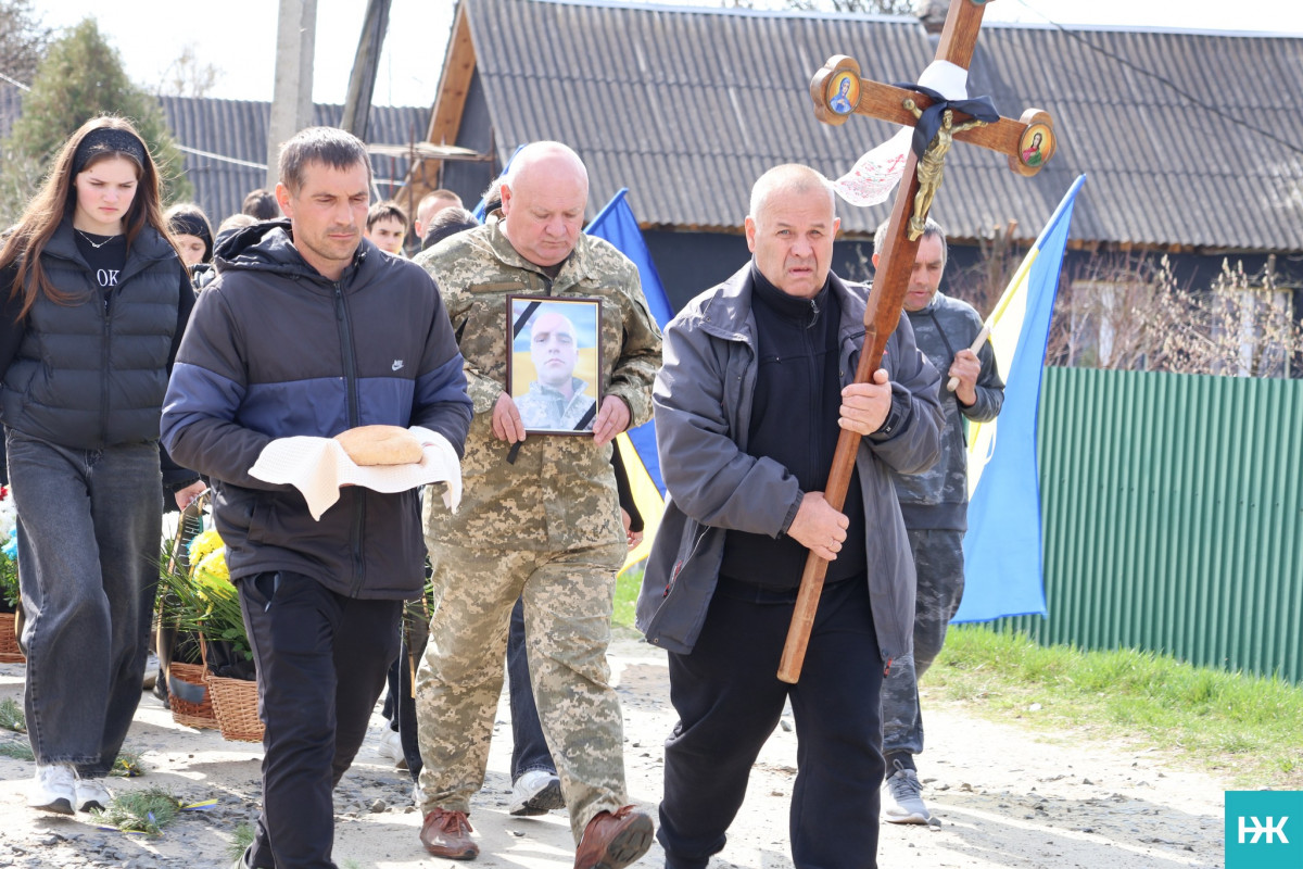 Пройшов АТО та пекло полону: на Волині попрощалися з Героєм Олександром Домальчуком