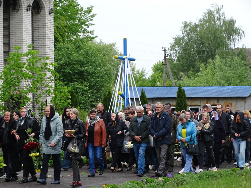Став до лав ЗСУ після звістки про зникнення безвісти брата: на Волині поховали 23-річного Героя Любомира Дячука