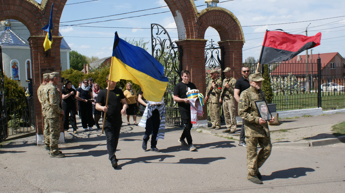 Після 789 днів очікування: на Волині провели в останню дорогу 21-річного Героя Івана Бречка