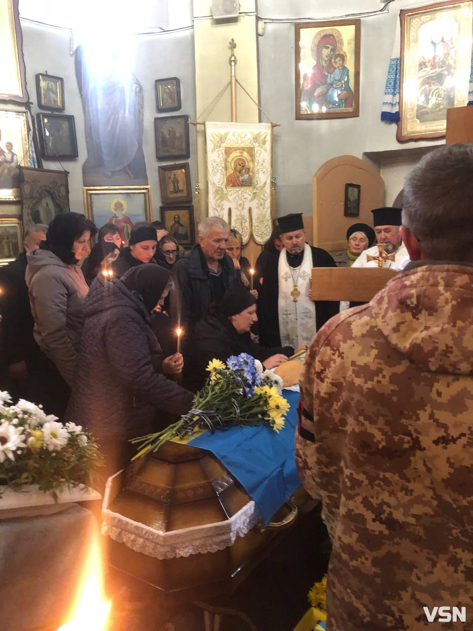 Війна забрала у батьків двох синів: на Волині попрощалися з воїном Русланом Барщевським