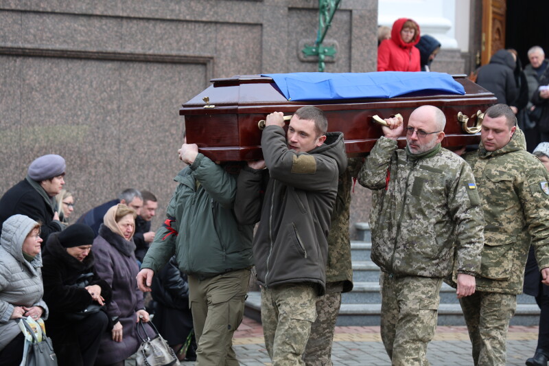 Нещодавно виповнилося 40 років: у Луцьку попрощалися з Героєм Андрієм Фещенком. Оновлено