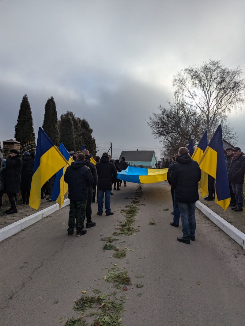 Завжди був готовий допомогти: на Волині провели в останню дорогу загиблого воїна Івана Оніщука