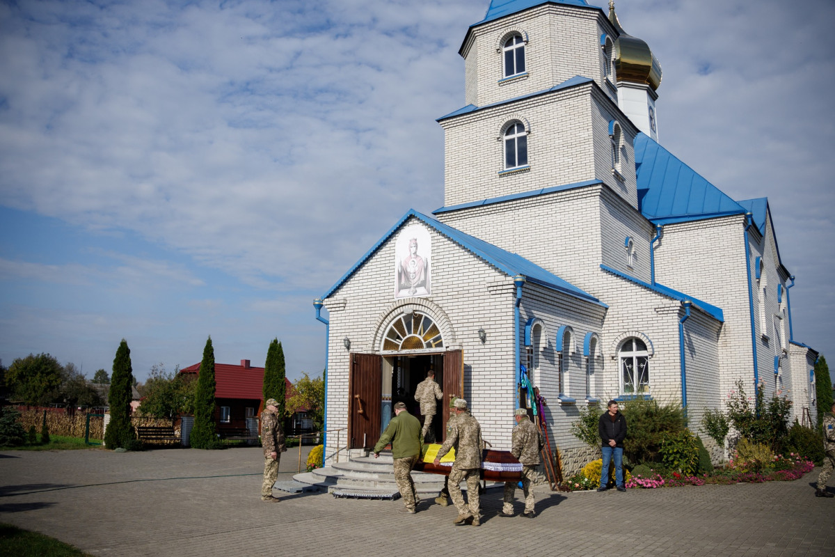 Понад пів року вважався зниклим безвісти: на Волині попрощалися з Героєм Дмитром Макаревичем