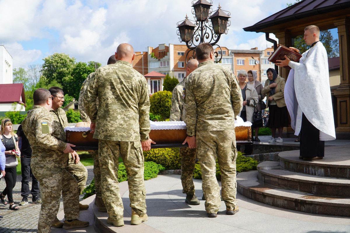 Життя обірвала хвороба: на Волині поховали військовослужбовця Андрія Беднарчука