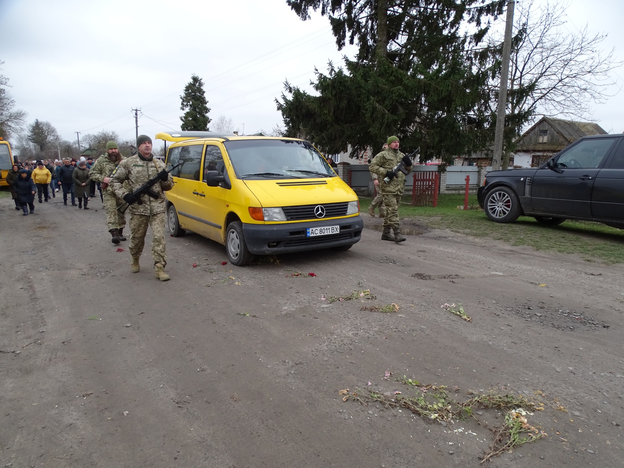 Мобілізували у липні, а в листопаді він уже загинув: Волинь попрощалася із ще одним Героєм, який віддав життя за Україну