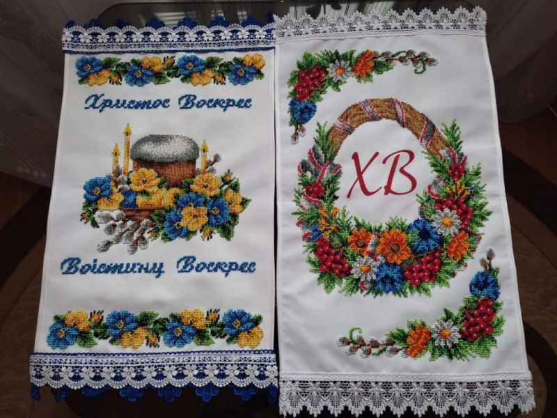 Замовляють з усієї України: історія майстрині з Волині, яка зробила бізнес на рушниках та іконах, вишитих з бісеру