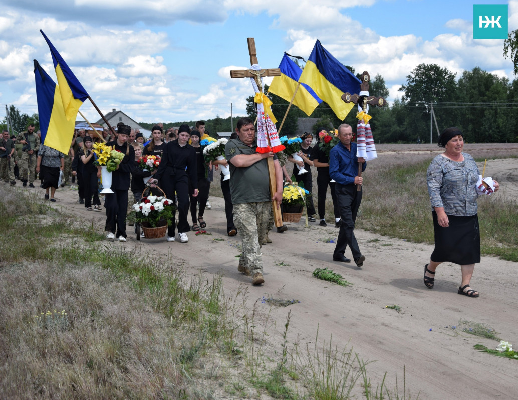 Серце зупинилося на фронті: на Волині в останню дорогу провели воїна Миколу Віліча. Фото