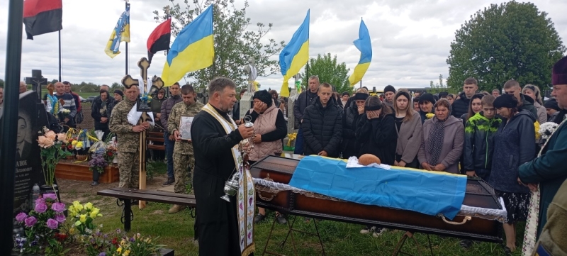 «Мужньо захищав від ворога свою країну»: на Волині в останню дорогу провели військовослужбовця Миколу Марчука